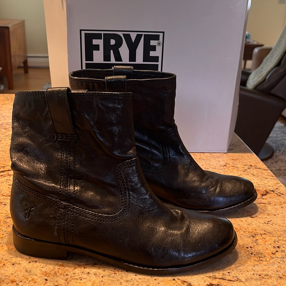 Frye Anna Shortie Boots 1" heel size 8